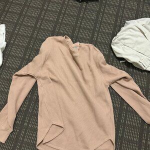 uniqlo sweater salmon color